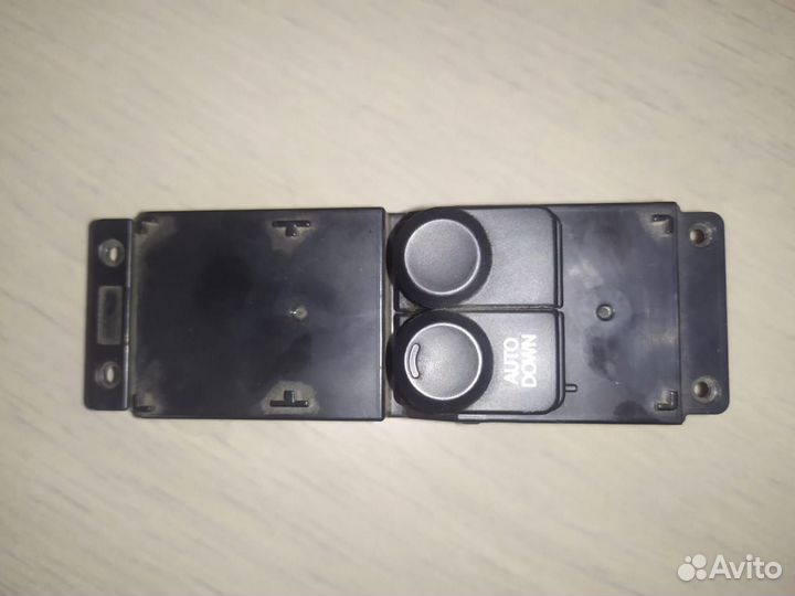 Блок управления стеклоподъемниками Hyundai Solaris