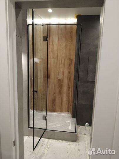 Стеклянная душевая перегородка