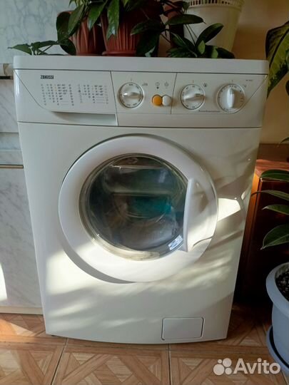 Стиральная машина бу Занусси в рабочем состоянии