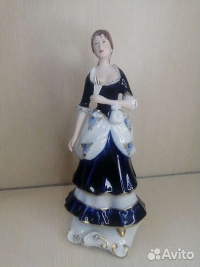 Статуэтка фарфоровая Чехия Royal Dux Bohemia