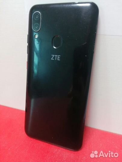 Телефон. ZTE V10 vita 2/32
