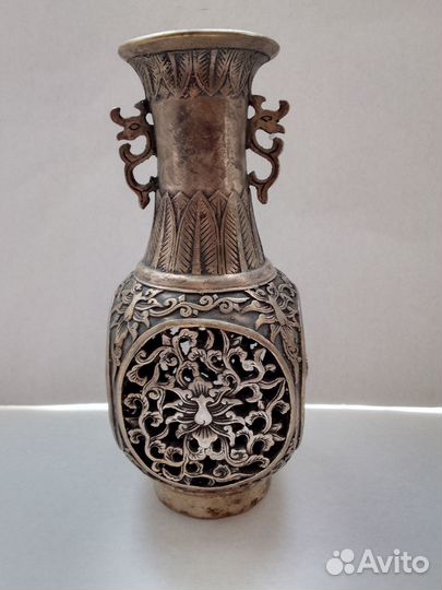 Ваза резная, высота 21 см