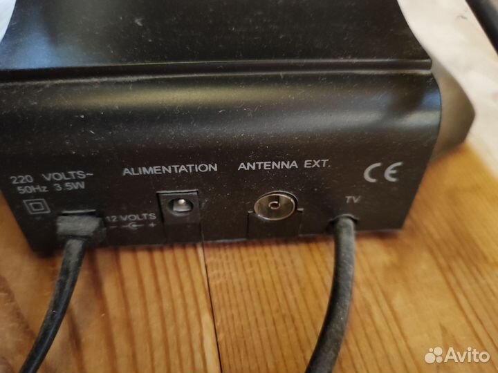 Антенна комнатная с усилителем