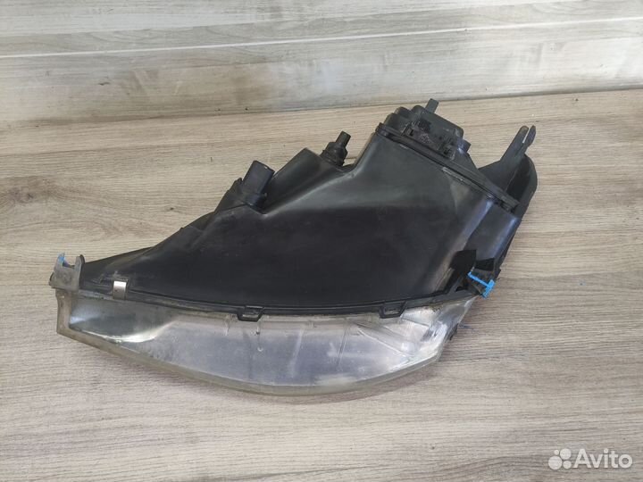 Фара передняя правая Ford Focus 1