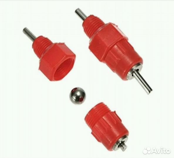 Поилки ниппельные для кур, цыплят,переделок