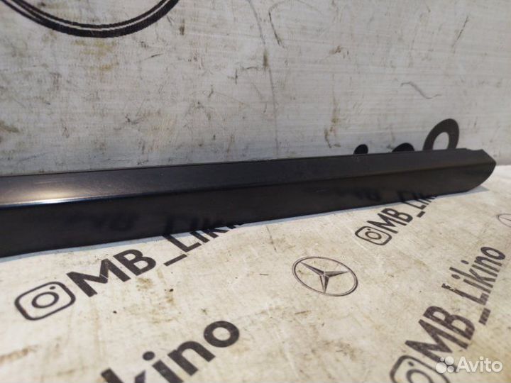 Молдинг стекла передний левый Chevrolet Tahoe