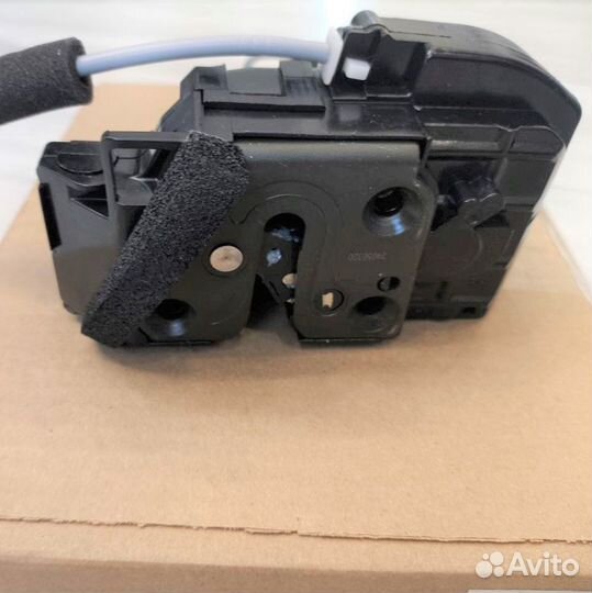 Замок передней двери Nissan Qashqai J10