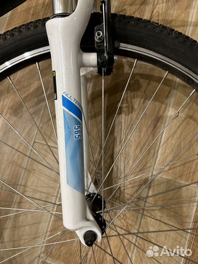 Красивый горный женский велосипед GT laguna