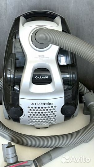 Пылесос Electrolux CycloneXL 1800w hepah12