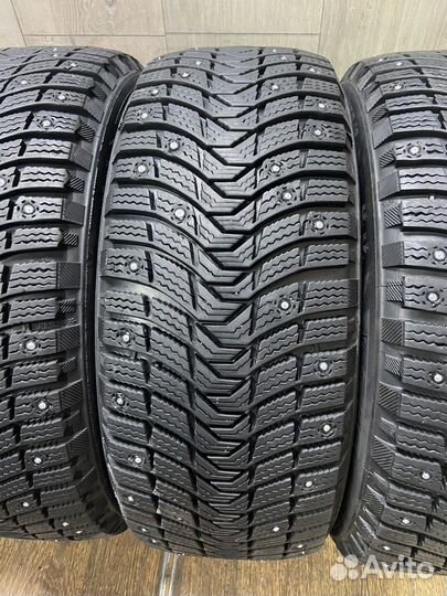 Michelin X-Ice North 3 215/55 R16