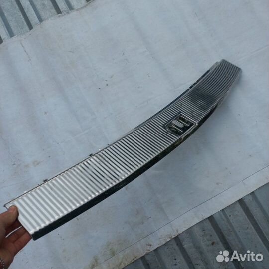 Накладка замка багажника Volkswagen Touareg 1