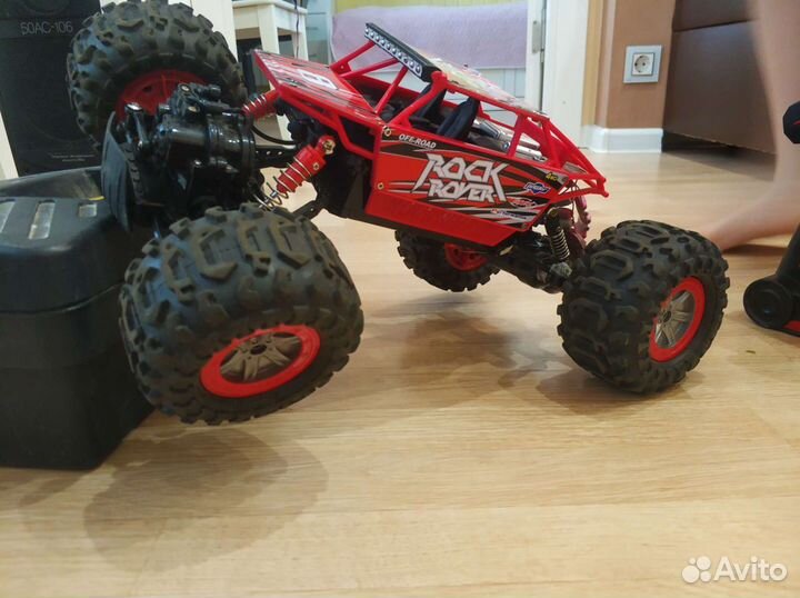 Машинка на радиоуправлении 1:10