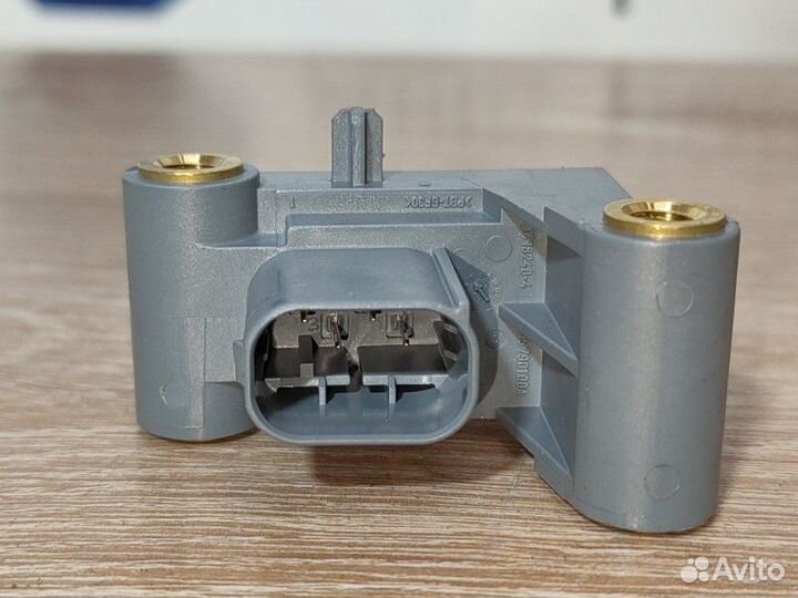 Датчик удара Bmw 5 F10 N63B44 2011