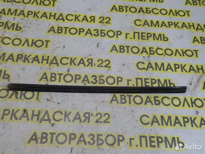 Накладка стекла переднего левого Peugeot 307 2001