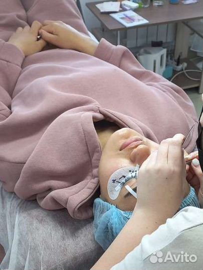 Обучение наращиванию ресниц