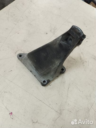 Кронштейн двигателя правый BMW 7 Е65 бмв 7 Е65 Е66