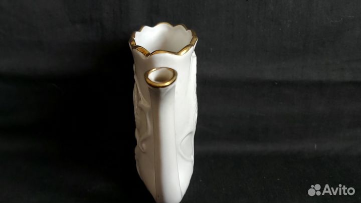 Фарфоровый кувшинчик (прошлого столетия)
