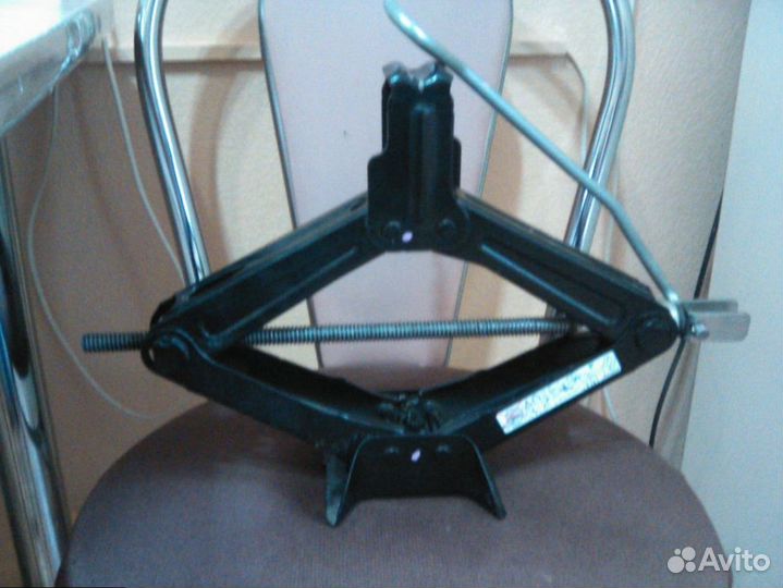 Домкрат винтовой