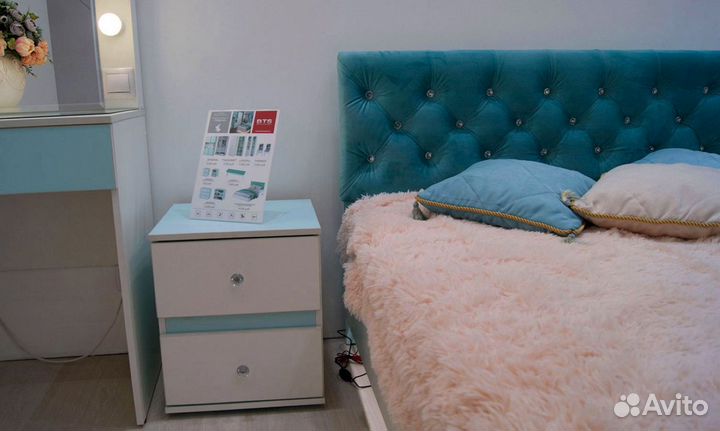 Кровать с мягким изголовьем в детскую Тифани кр-09