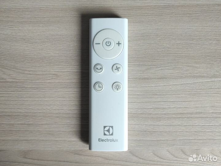 Вентилятор колонный Electrolux-1110i