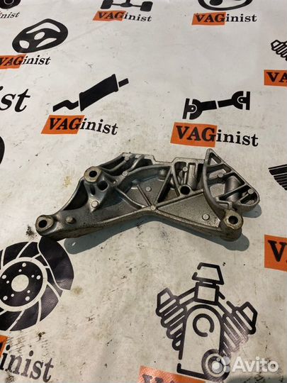 Кронштейн двигателя Vw Passat CC рестайлинг 1.8