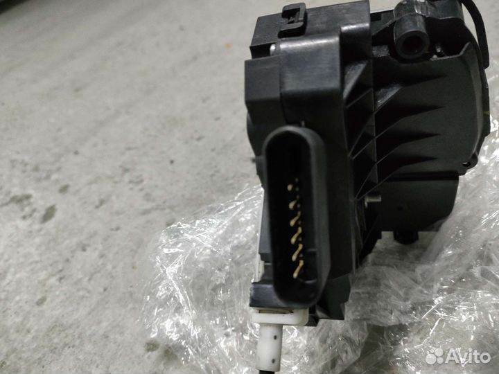 Замки двери Volvo 31301746