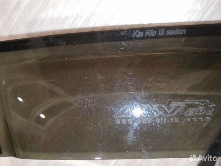 Дифлекторы на двери для Kia Rio 3 SD (4дв)