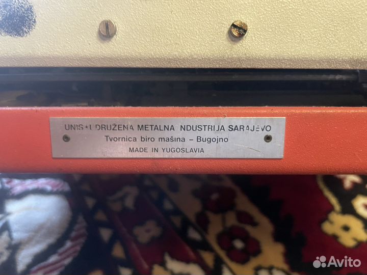 Пишущая печатная машинка Unis