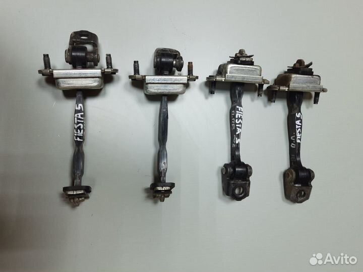 Ограничитель передней двери Форд Фиеста 5 Фьюжин