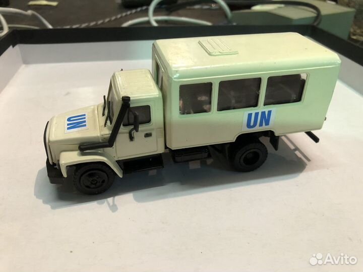 Модель авто 1:43 Газ3307 пластик