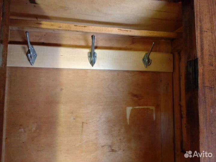 Старинный шкаф