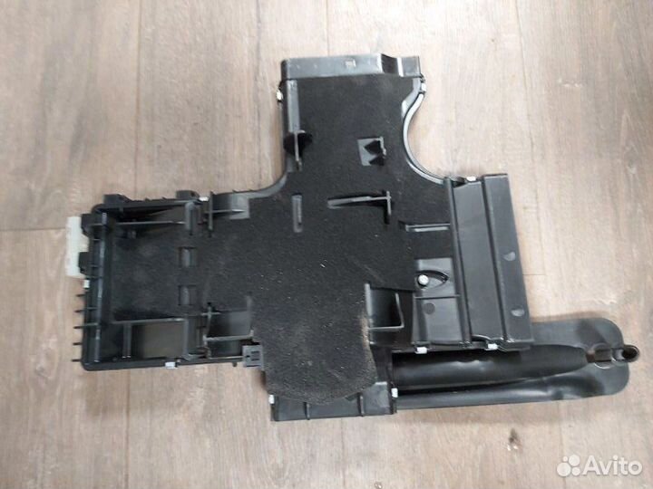 Воздуховод задний правый Mercedes S 500 4Matic