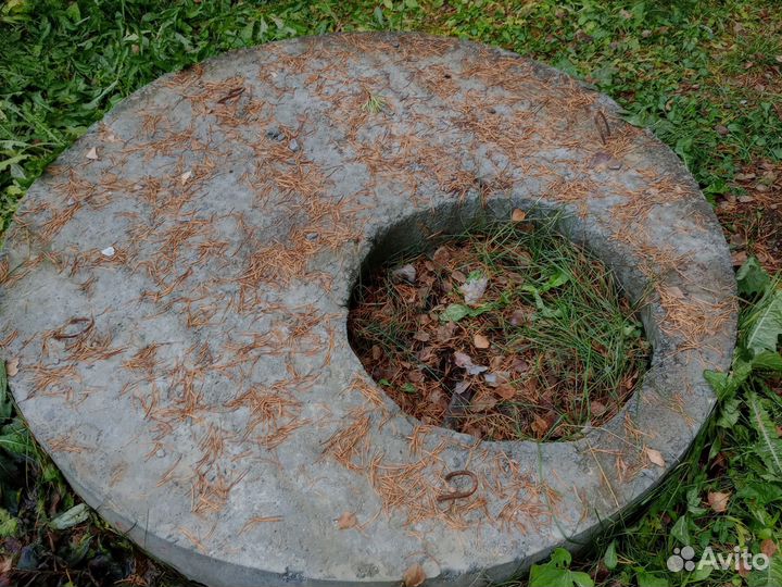 Крышка колодца бетонная