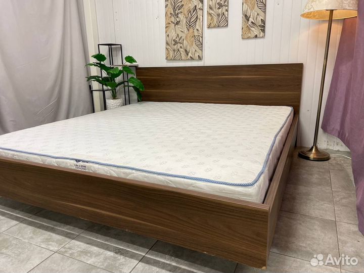 Кровать двухспальная 180х200