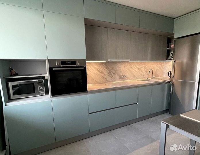 Кухня под потолок любого размера