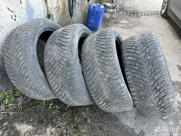 Nokian Tyres Hakkapeliitta 8 225/50 R17 98T