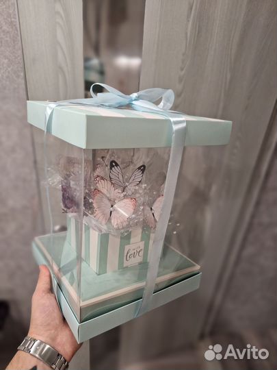 Коробочка из светящиеся бабочек