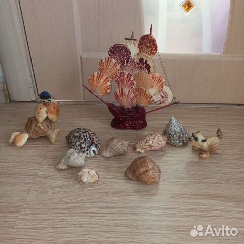 Корабль из ракушек и сувениры
