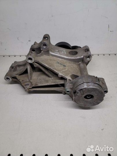 Кронштейн генератора VW Golf3 Passat B4 037903143G