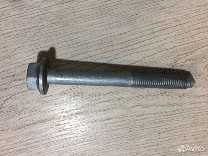 Skoda Octavia A5 Болт сайлентблока рычага переднег