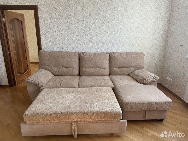 Диван с оттоманкой