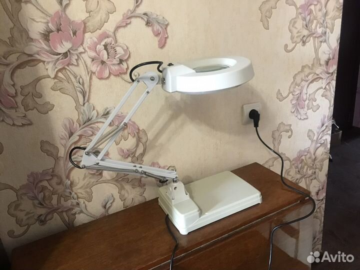 Профессиональная лупа с круговой подсветкой Надежн