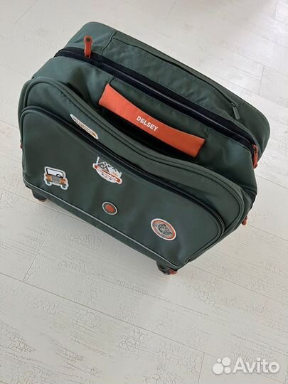 Рюкзак на колесиках