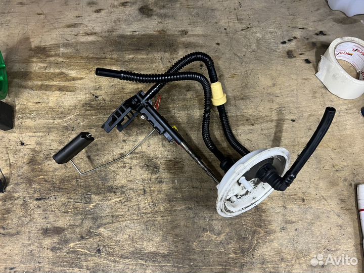 Датчик уровня топлива левый BMW E60 E61 E63 E64