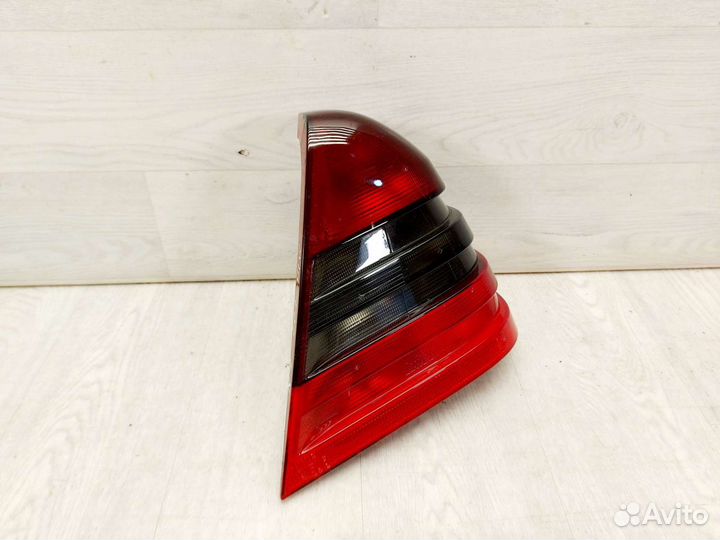 Фонарь задний правый Mercedes C (W202) 1997-2001