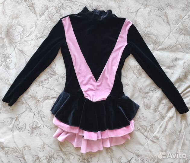 Спортивный костюм для фигурного катания р. 128