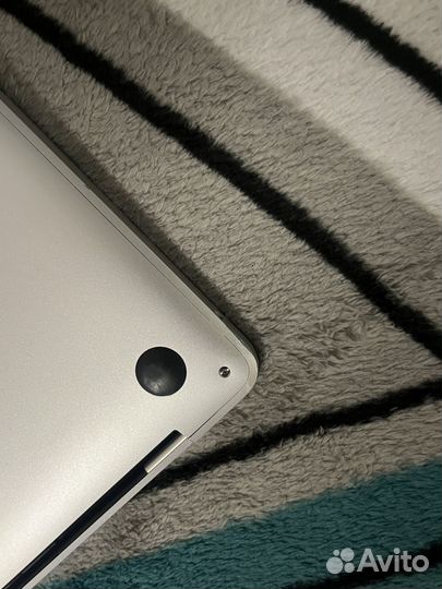 Apple macbook pro 13 2017, Two thunderbolt 3 ports