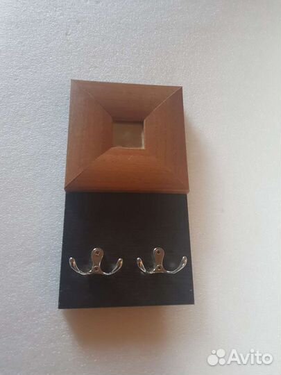 Вешалка настенная