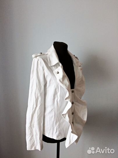 Белый жакет из плотного хлопка 46 M