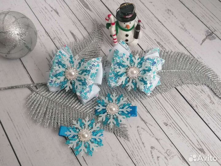 Новогодние бантики для волос ручной работы